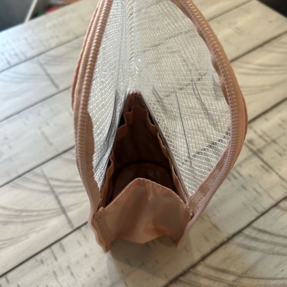 Travel Makeup Brush Organizer - Picture 3 of 4